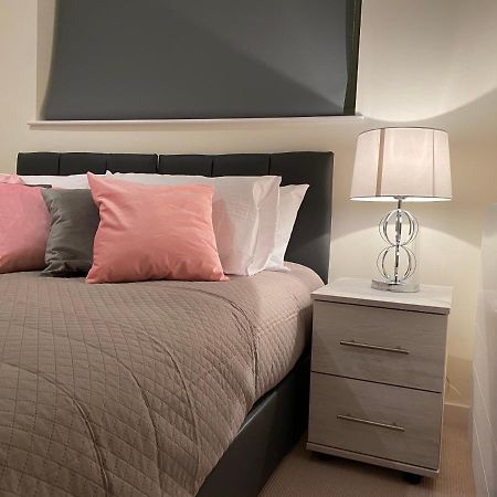 Amazing 2 Bed 2 Bath Private Apartment ワトフォード エクステリア 写真
