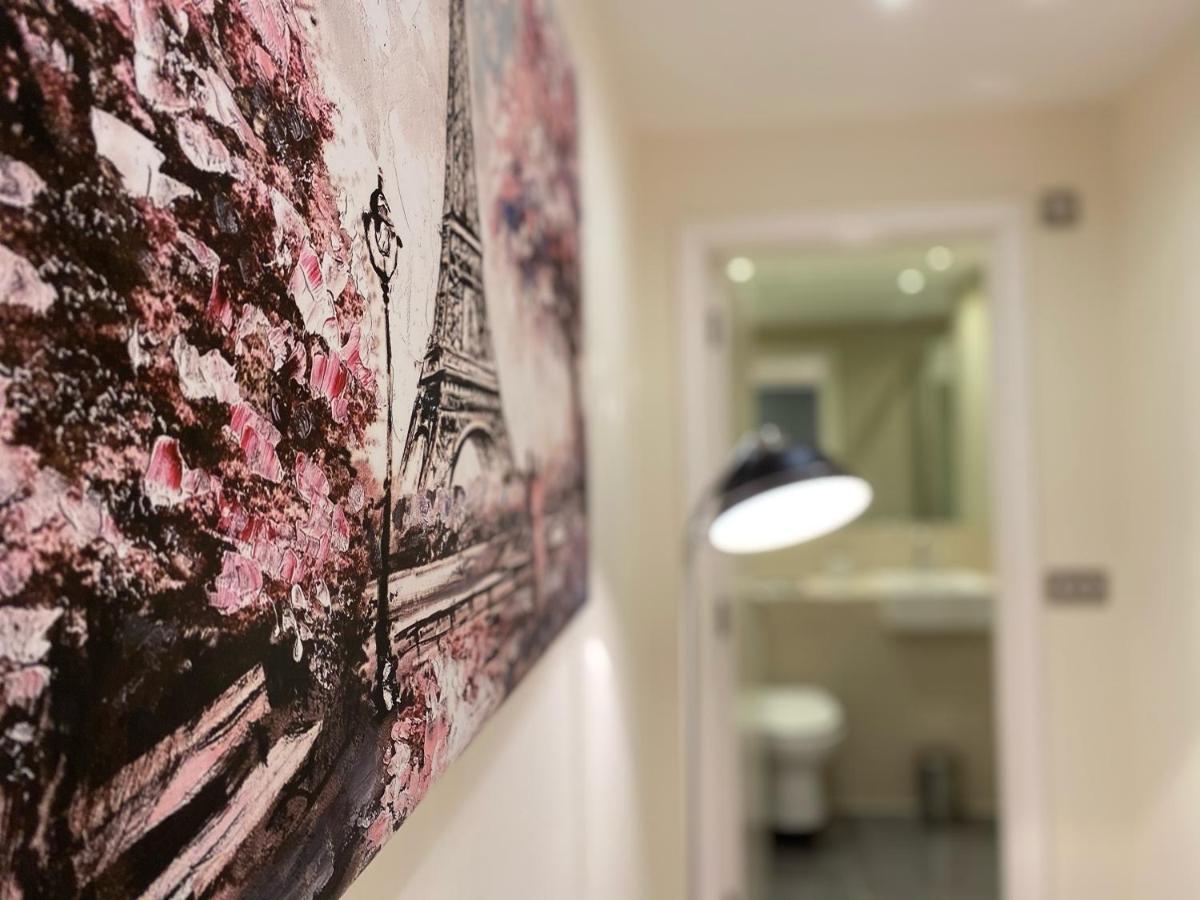 Amazing 2 Bed 2 Bath Private Apartment ワトフォード エクステリア 写真