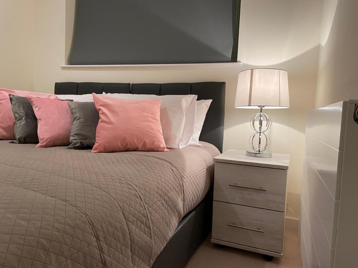 Amazing 2 Bed 2 Bath Private Apartment ワトフォード エクステリア 写真