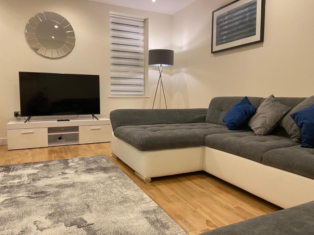 Amazing 2 Bed 2 Bath Private Apartment ワトフォード エクステリア 写真