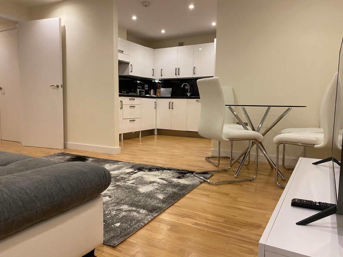Amazing 2 Bed 2 Bath Private Apartment ワトフォード エクステリア 写真