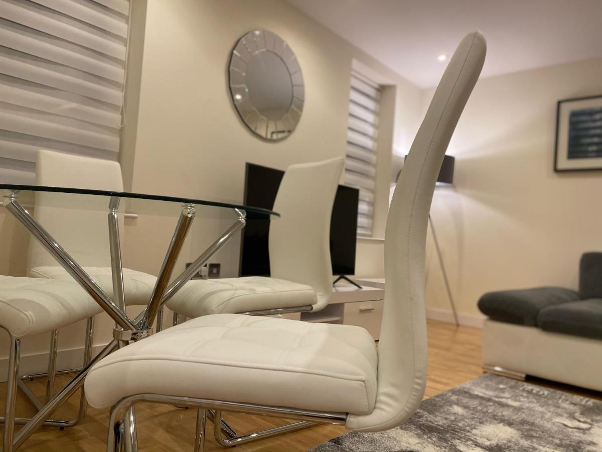 Amazing 2 Bed 2 Bath Private Apartment ワトフォード エクステリア 写真